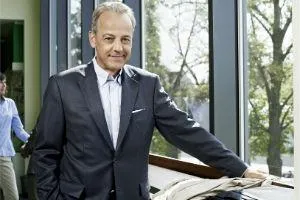 Bild: Peter M. Endres, Vorstandschef der ERGO Direkt, im Interview: „Zunächst war das vor allem eins: riskant.“