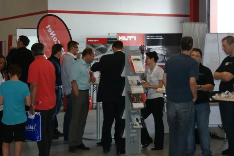 Bild: Rund 800 Besucher bei 1. Hausmesse in Langsdorf