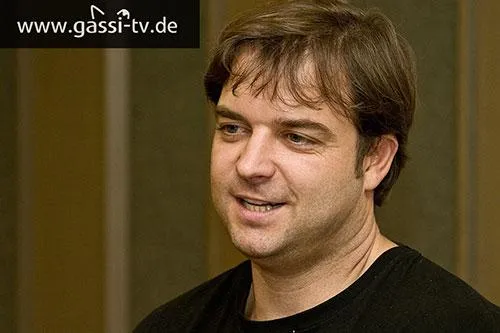 Martin Rütter redet bei GASSI-TV über den Hund heute. Bild: Martin Rütter redet bei GASSI-TV über den Hund heute.
