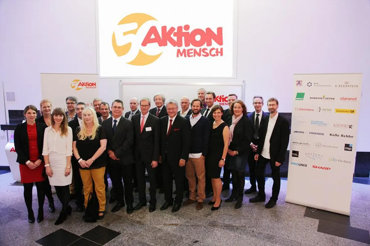 Kirsten Gabriel (3.v.r.) unterstützt mit der Agentur Jahns and Friends die Aktion Mensch