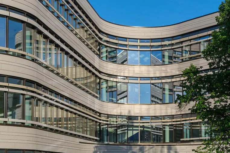 Bild: Eröffnung des interdisziplinären Krebsforschungsinstituts TranslaTUM