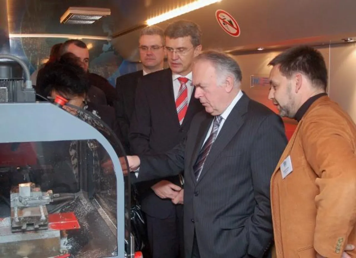 Sachsen-Anhalts Ministerpräsident und Schirmherr der Chance 2009, Prof. Dr. Wolfgang Böhmer, eröffnet die Messe für Ausbildung, Beruf und Karriere in der HALLE MESSE.