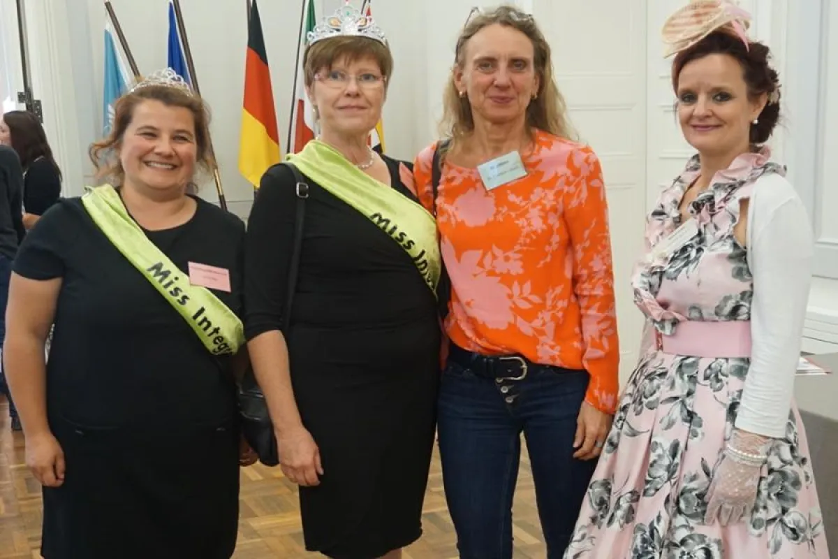 Jana Gigl und Sabine Kaldorf (Flüchtlingshilfe Bonn e.V.) mit Dr. Christine Lötters und Marion Frohn