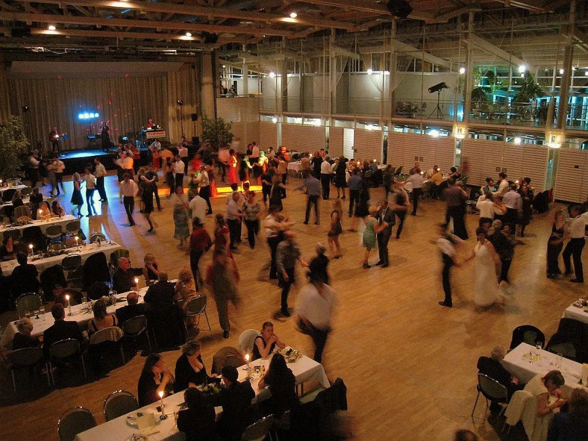 Eröffnungstanz des Galaballs 2011 der Tanzschule Buchhorn