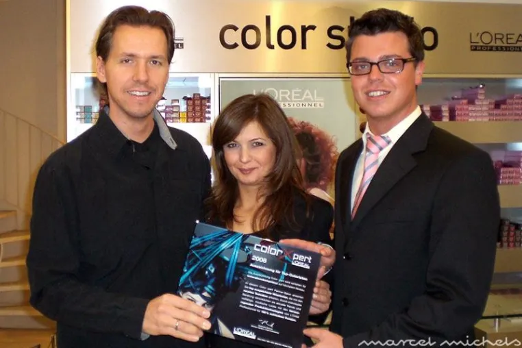Friseur Marcel Michels aus Bonn gehört zu den Besten Coloristen Deutschlands Bild: Friseur Marcel Michels aus Bonn gehört zu den Besten Coloristen Deutschlands