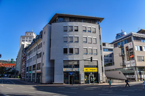 Bild: „Ein Standort mit Strahlkraft“ - TREUENBURG erwirbt Bürohaus am Carl-Zeiss-Platz in Jena, Thüringen