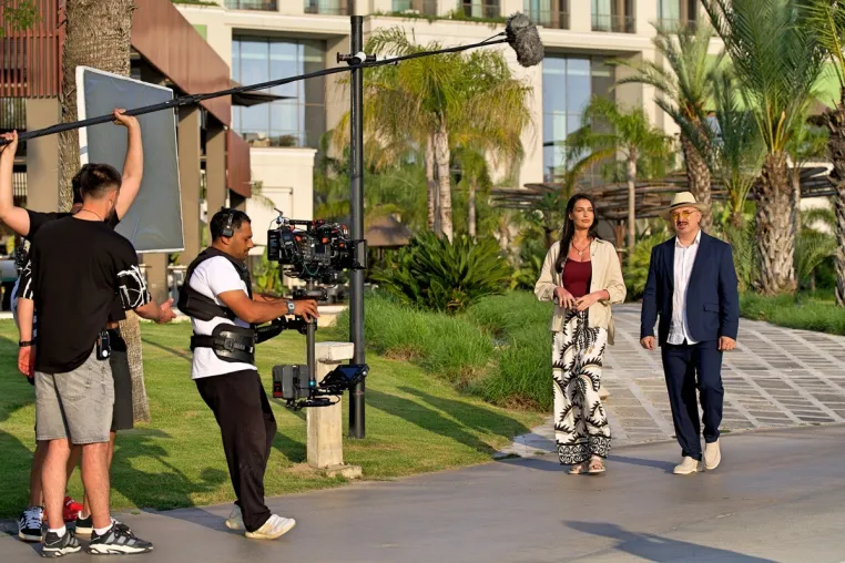 „Antalya Gambit“: Eine fesselnde Mini-Serie an der Türkischen Riviera Bild: „Antalya Gambit“: Eine fesselnde Mini-Serie an der Türkischen Riviera
