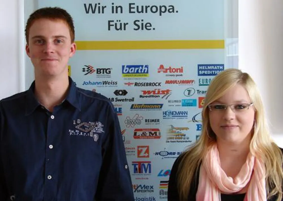 Tobias Schäfer (li.) und Carina Kling haben ihre Ausbildung bei VTL mit Bravour abgeschlossen.