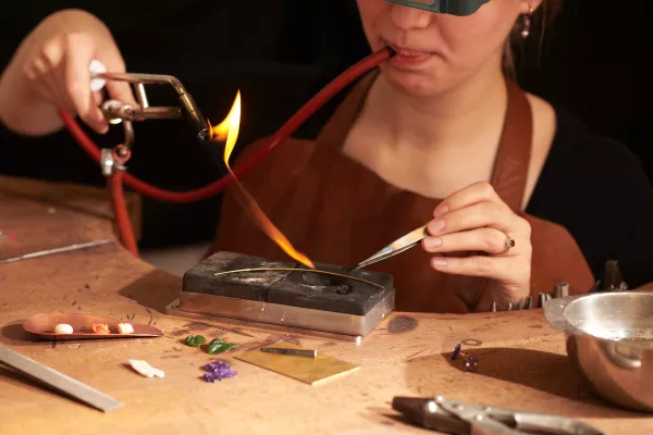 Bild: 25-jähriges Jubiläum des Schmuckkontor – Vorstellung der Upcycling-Kollektion „Reviving Treasures“