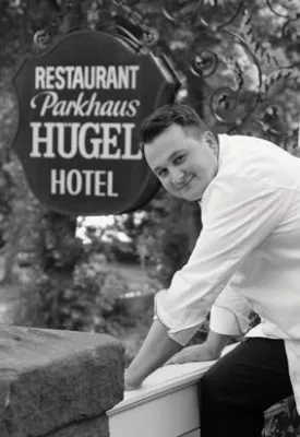 Bild: Ausgezeichnet – Drei Bestecke mit Stern für das Parkhaus Hügel