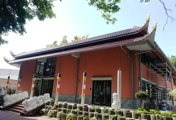 Buddhisten in Hamburg feiern Buddhas Geburtstag am 9. Mai 2015 Bild: Buddhisten in Hamburg feiern Buddhas Geburtstag am 9. Mai 2015