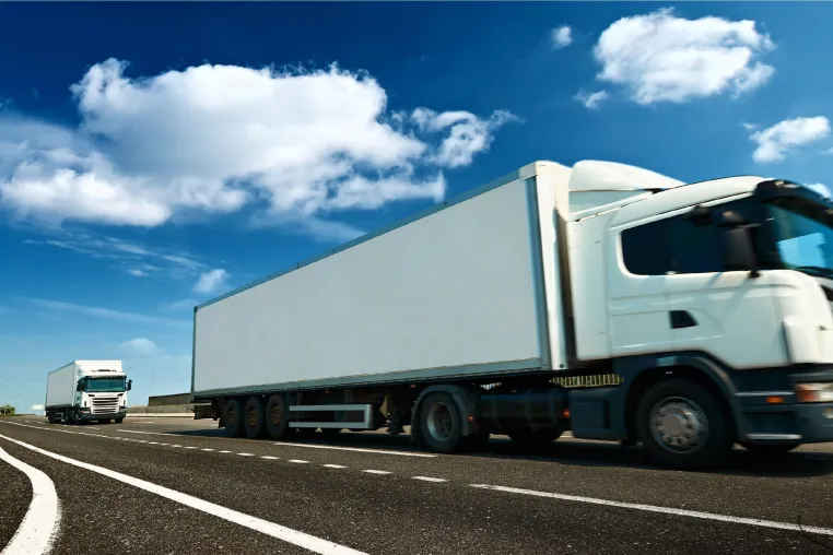 Bild: LKW-Transporte von hängenden Textilien aus Rumänien nach Deutschland