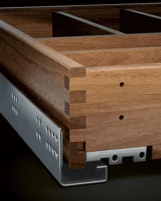 Bild: Schubladen von Hasenkopf – Nussbaum-Hölzer im Trend