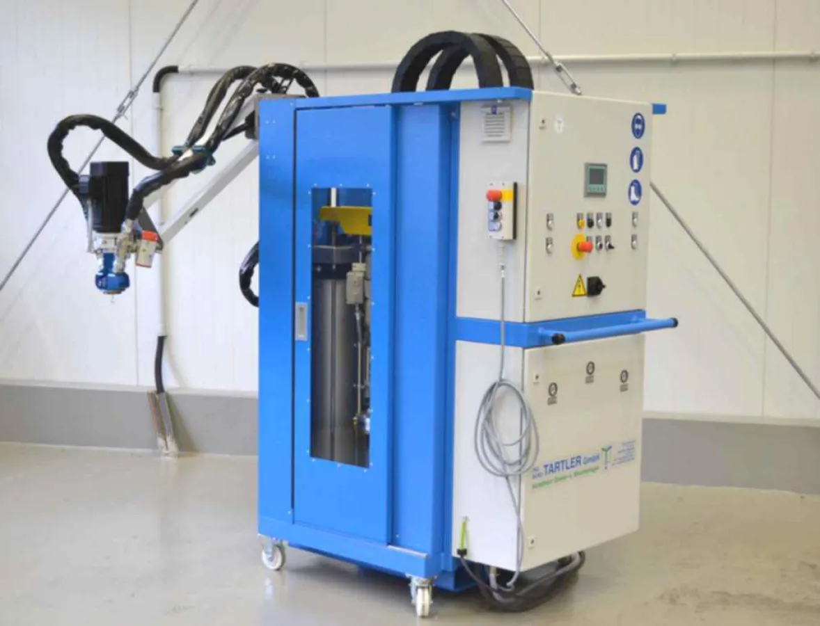 Nodopox 50 V zur automatisierten Pasten- und Klebstoffverarbeitung mit dem neuen Fasswechsel-System