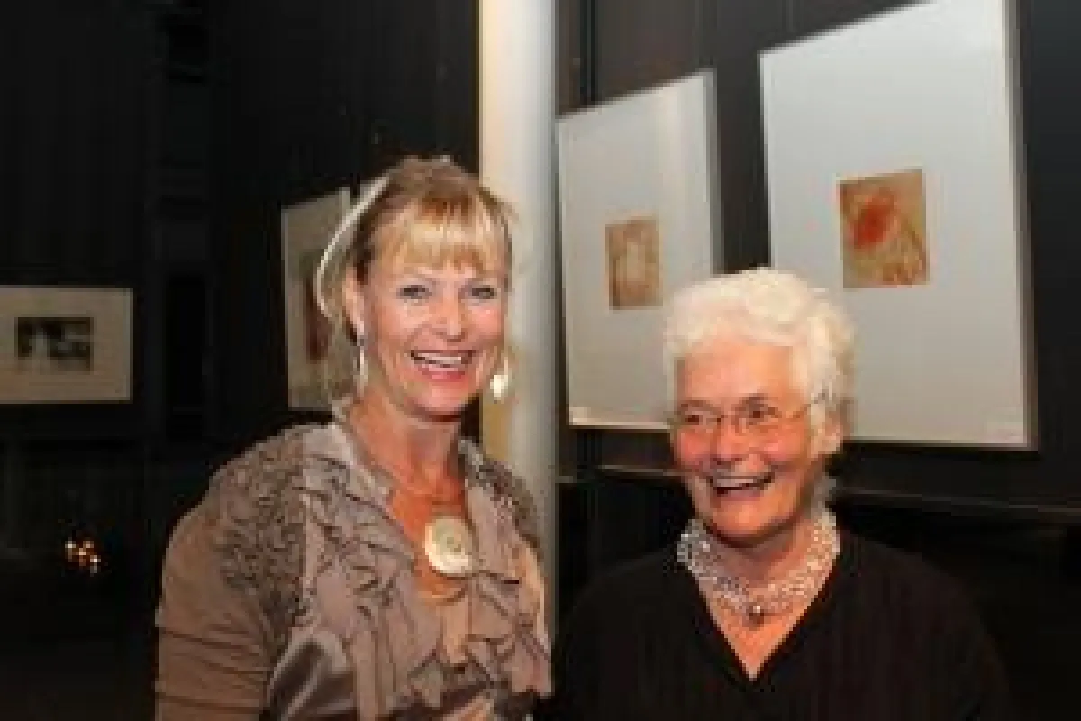 Die Künstlerinnen Ingrid Herkert und Annedore Dorn
