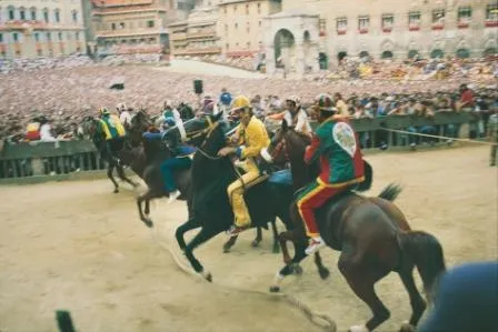 „Gran Spettacolo“ – das Pferderennen „Palio di Siena“ in der Toskana Bild: „Gran Spettacolo“ – das Pferderennen „Palio di Siena“ in der Toskana