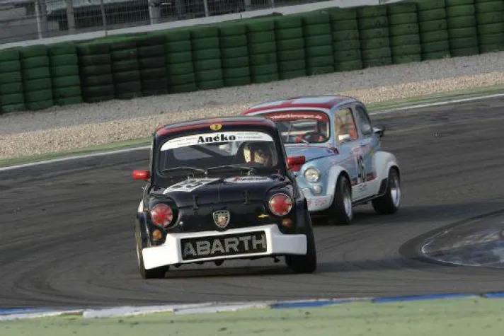 Bild: Der „Kampf der Zwerge“ präsentiert den Terminkalender 2012