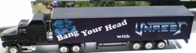 Bild: Bremer Band \'UNREST\' unterstützt Schattenriss