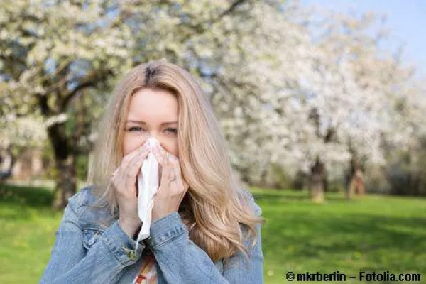 Bild: Hilfreiche naturheilkundliche Therapiemöglichkeiten bei Heuschnupfen und Allergien