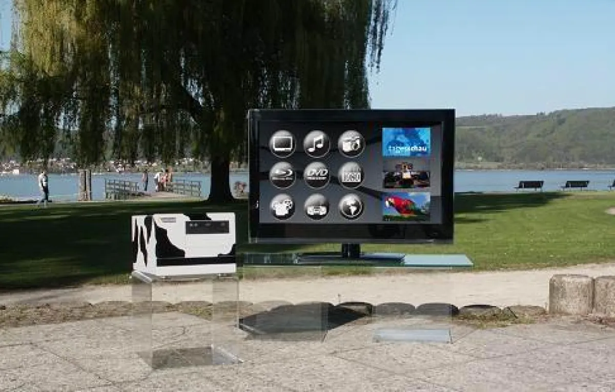 Home Entertainment Center Multimedia Cow von Hedron
