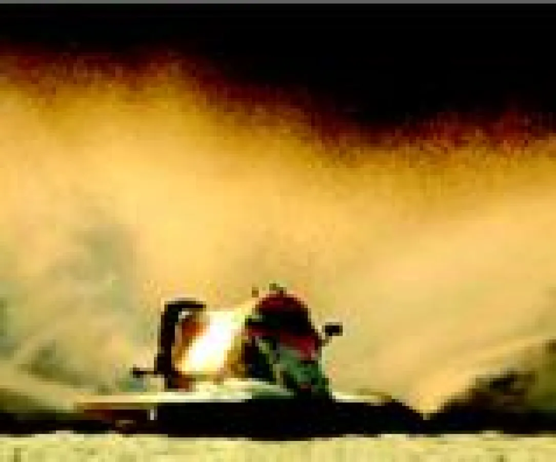 Powerboat Racing: Feel the power of speed