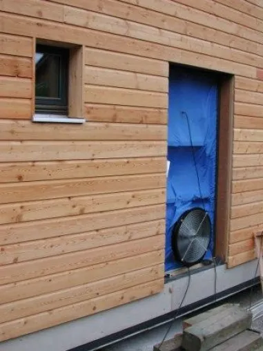 Holzfertighaus muss luftdicht sein: Blower-Door-Test gibt Sicherheit Bild: Holzfertighaus muss luftdicht sein: Blower-Door-Test gibt Sicherheit