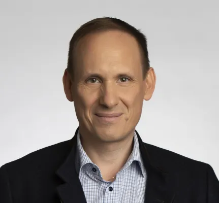 Vertrauen über Parteigrenzen hinweg: Dr. Peter Siemsen zieht erneut in den Haarer Stadtrat ein Bild: Vertrauen über Parteigrenzen hinweg: Dr. Peter Siemsen zieht erneut in den Haarer Stadtrat ein