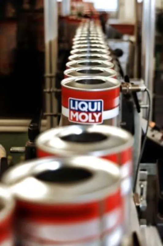 Die Produktion - hier von Additiven - läuft bei LIQUI MOLY auf Hochtouren. Der Autochemievollsortimenter verbuchte im ersten Halbjahr 2007 einen satten Umsatzzuwachs.