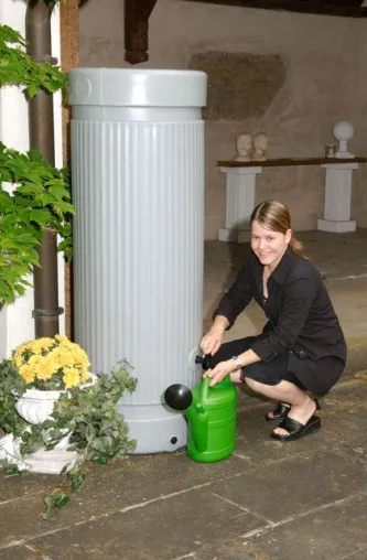 Bild: Regenwasser nutzen und Garten gießen mit der Regensäule