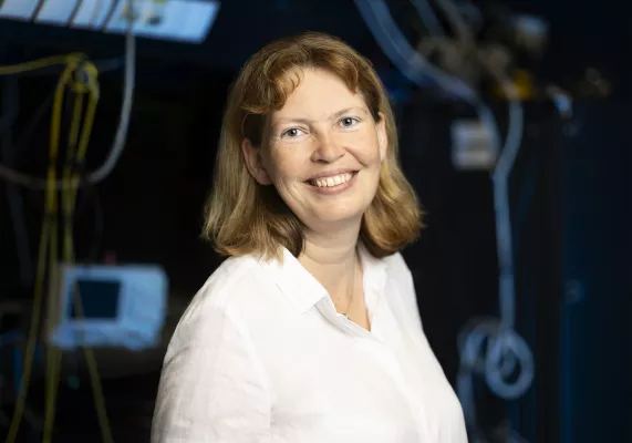 Bild: Die Erfinderin der Multi-Ionen-Uhr