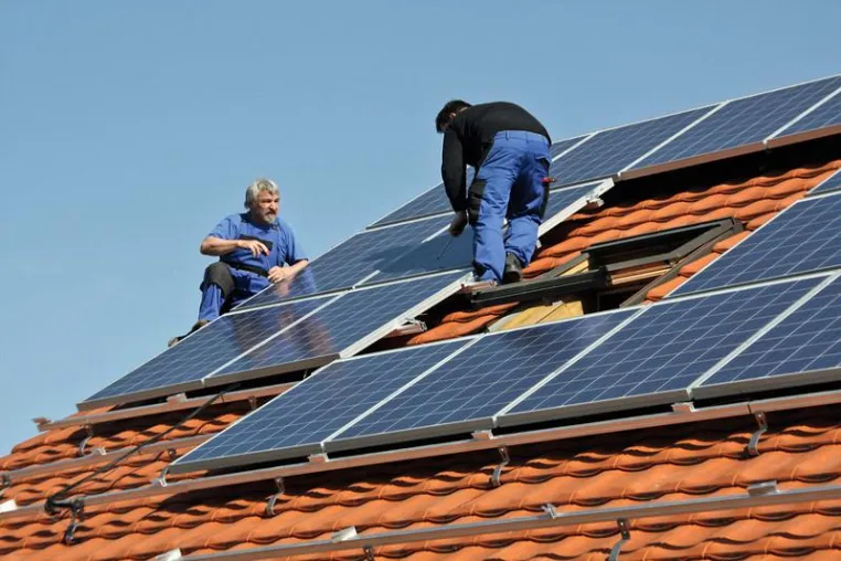Tipps für die Absicherung von Photovoltaikanlagen Bild: Tipps für die Absicherung von Photovoltaikanlagen