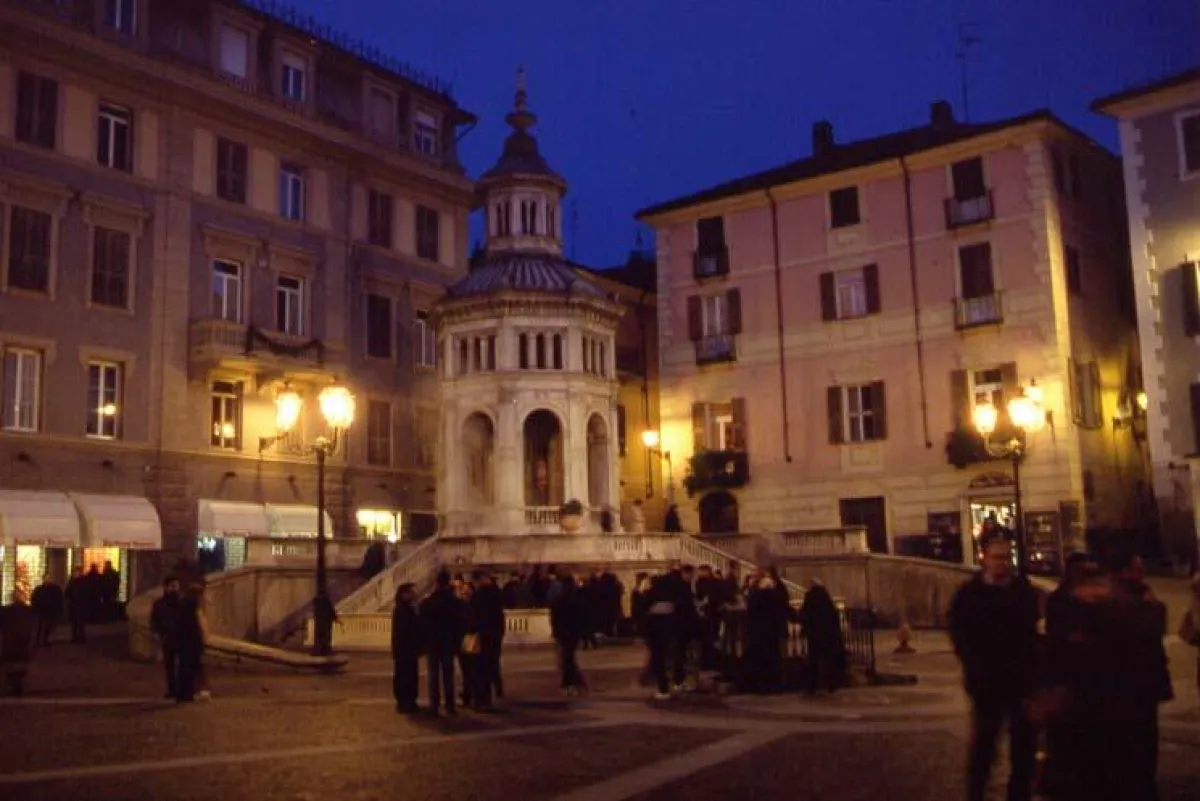 Die Edicola della Fontana della Bollente gehört mit zu den Wahrzeichen von Acqui Terme.