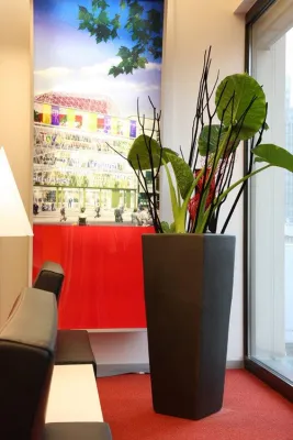 Arbeiten im Grünen erhöht die Leistungsfähigkeit und das Wohlbefinden Bild: Arbeiten im Grünen erhöht die Leistungsfähigkeit und das Wohlbefinden