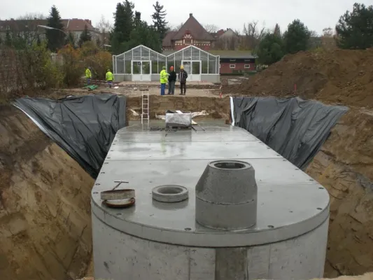 Bild: Mall zeigt dem Regenwasser, wo's lang geht