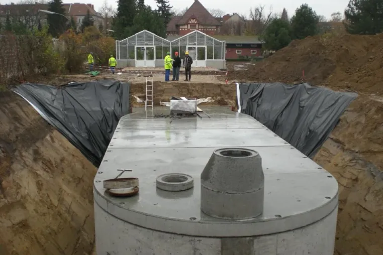 Mall zeigt dem Regenwasser, wo's lang geht Bild: Mall zeigt dem Regenwasser, wo's lang geht