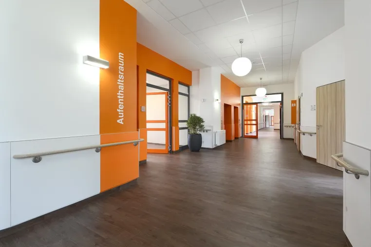 Bild: Haus B der LVR-Kliniken in Mönchengladbach – Mit Sicherheit Wohlfühlen und Enomer Xpression