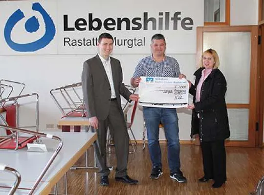Bild: Scheckübergabe an die Murgtal-Werkstätten & Wohngemeinschaften