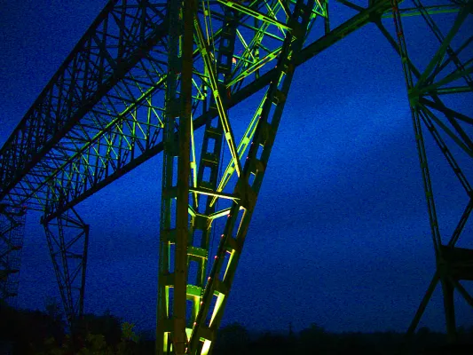 Bild: Girlanden für den 'Eiffelturm des Nordens'