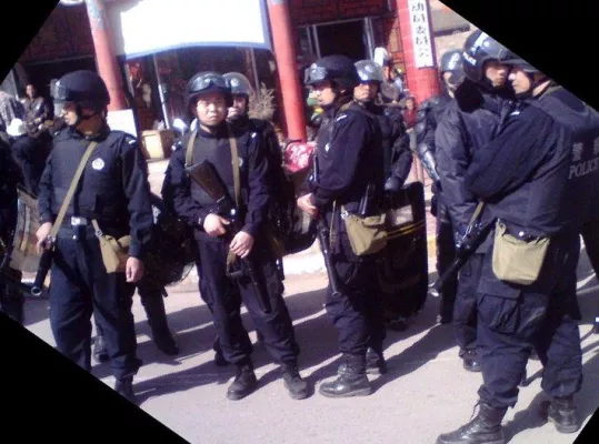 Drei Mönche des Klosters Kirti festgenommen - Schikanierung der Mönche des Klosters Lutsang Bild: Drei Mönche des Klosters Kirti festgenommen - Schikanierung der Mönche des Klosters Lutsang