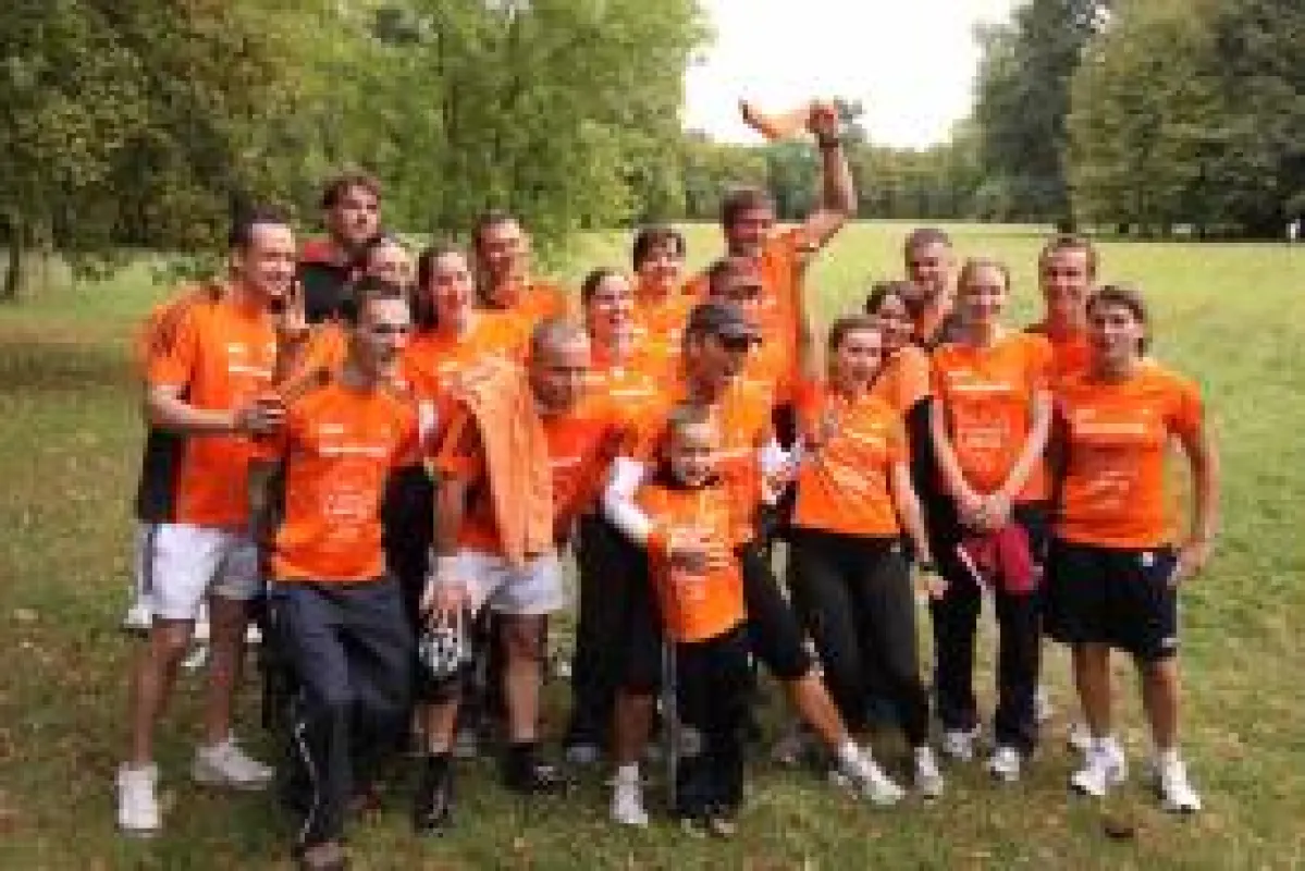 Die glücklichen Läufer von Lensspirit nach der sportlichen Herausforderung