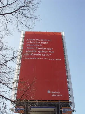 Bild: Den Investoren auf der Spur - Publicis Berlin kreiert ungewöhnliche Aktion für die Berliner Sparkasse