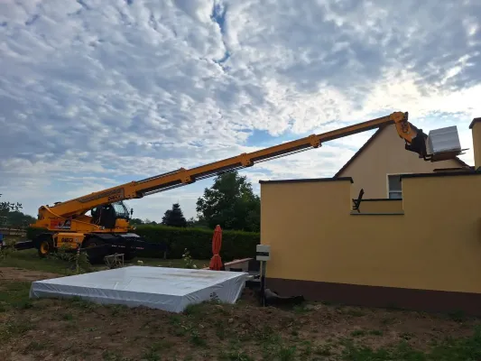 Bild: Teleskoplader mieten in Dresden & Freital: 30m Roto-Lader mit Bediener für Sachsen