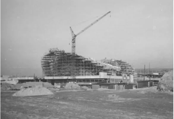 Bild: Wie die erste U-Bahn entstand, warum die Kongresshalle einstürzte und das Europa-Center immer noch steht.