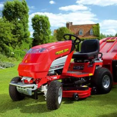 Bild: Vielseitige Echo Rasentraktoren