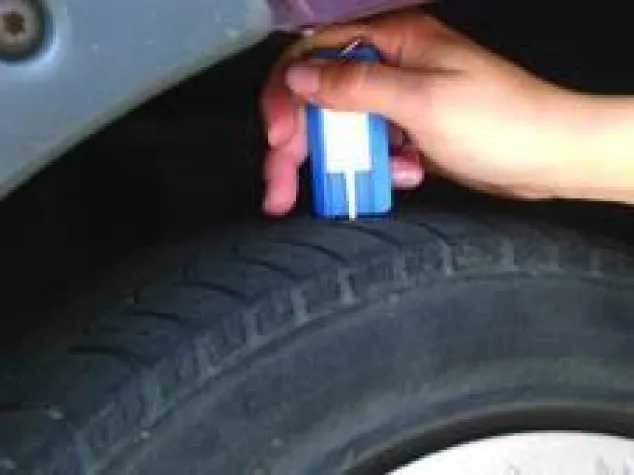 „Wash & Check“ – Sicher unterwegs mit guten Reifen! Bild: „Wash & Check“ – Sicher unterwegs mit guten Reifen!