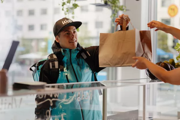 Bild: Wolt startet mit SimplyDelivery und Burger King® die erste Integration in Deutschland
