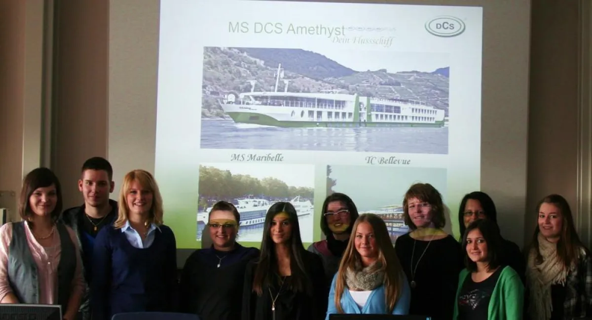 Abschlussschülern der Schule für Hotel- und Tourismusmanagement Wiesau