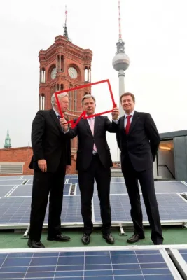 Bild: Auftakt mit Solarstrom: Regierender Bürgermeister Klaus Wowereit eröffnet C40 Workshop im Roten Rathaus