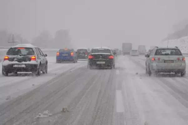 Bild: Schnee in den Alpen lockt Wintersportler