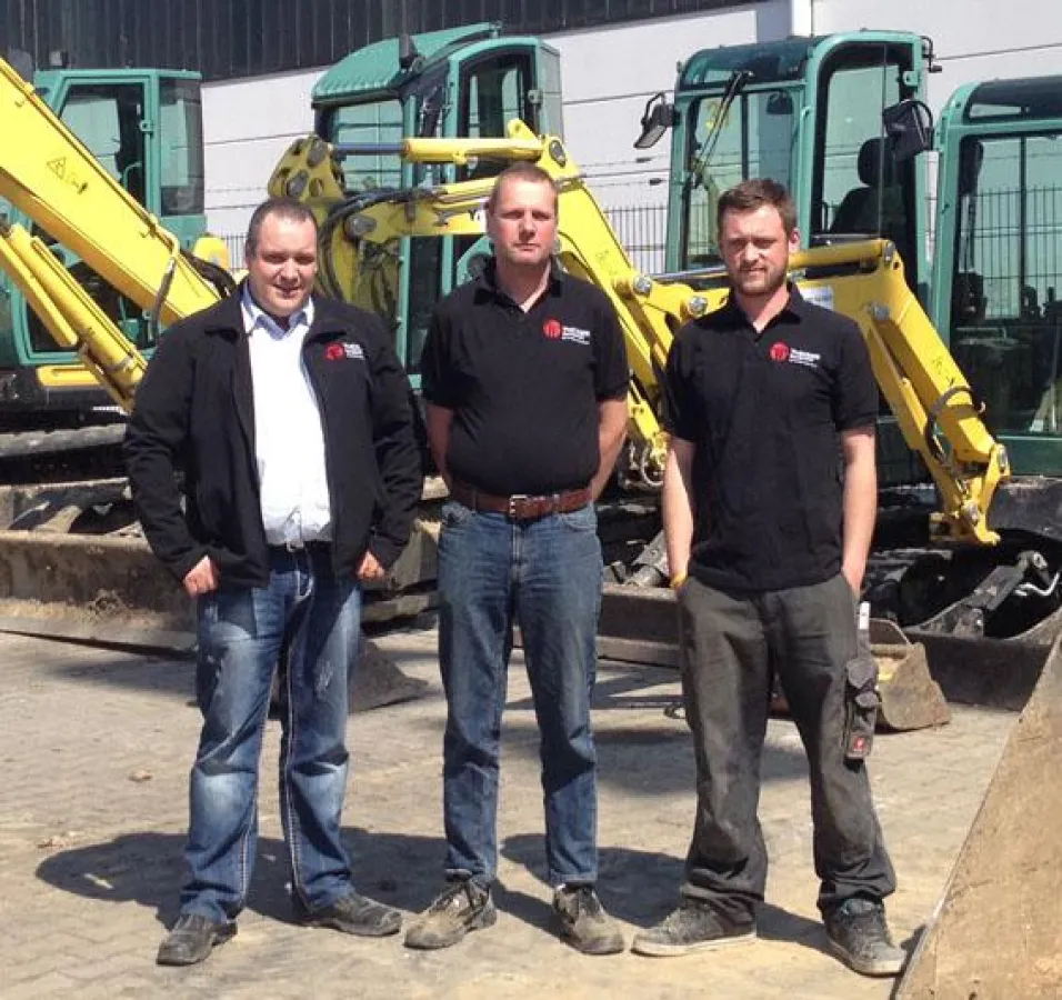 Das Team des Theisen Mietparks Wiesbaden mit Depot Manager Frank Eckert (li.)